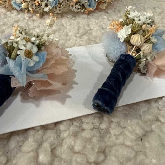 Boutonnière de flores preservadas
