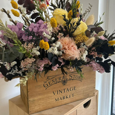 Caja vintage con flores preservadas y secas | Jese & Mici